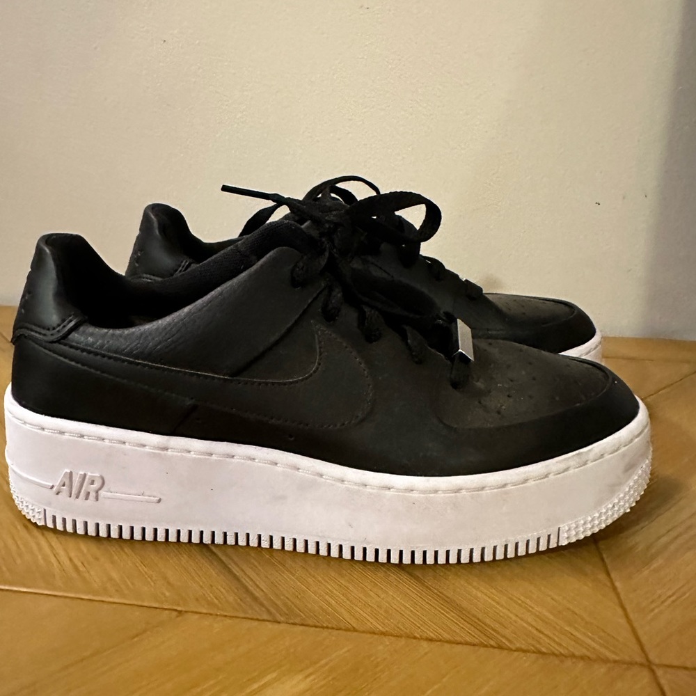 black platform af1